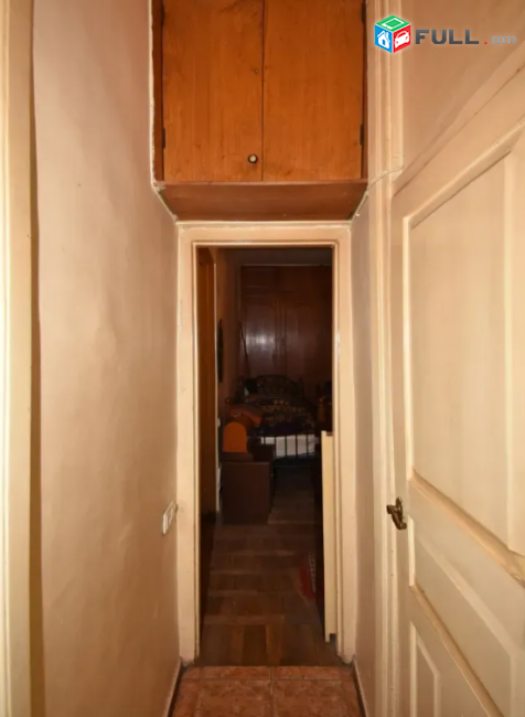 2 սենյականոց բնակարան Մոսկովյան փողոցում, 52 ք.մ., բարձր առաստաղներ, 2/5 հարկ, քարե շենք