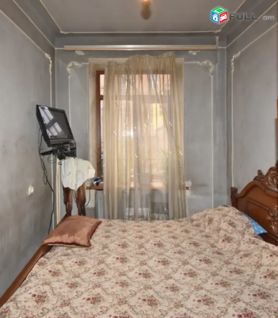 2 սենյականոց բնակարան Մոսկովյան փողոցում, 52 ք.մ., բարձր առաստաղներ, 2/5 հարկ, քարե շենք