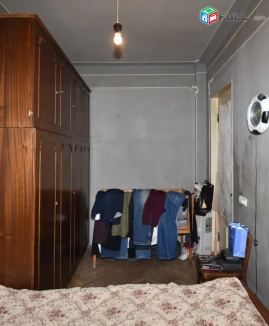 2 սենյականոց բնակարան Մոսկովյան փողոցում, 52 ք.մ., բարձր առաստաղներ, 2/5 հարկ, քարե շենք