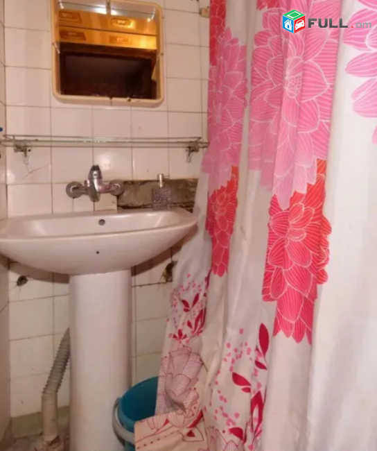 2 սենյականոց բնակարան Սարյան փողոցում, 70 քմ, նախավերջին հարկ, քարե շենք