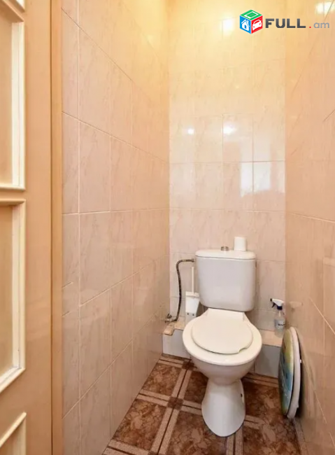 3 սենյականոց բնակարան Մոսկովյան փողոցում, 90 ք.մ., բարձր առաստաղներ, 3/6 հարկ, մասնակի վերանորոգում