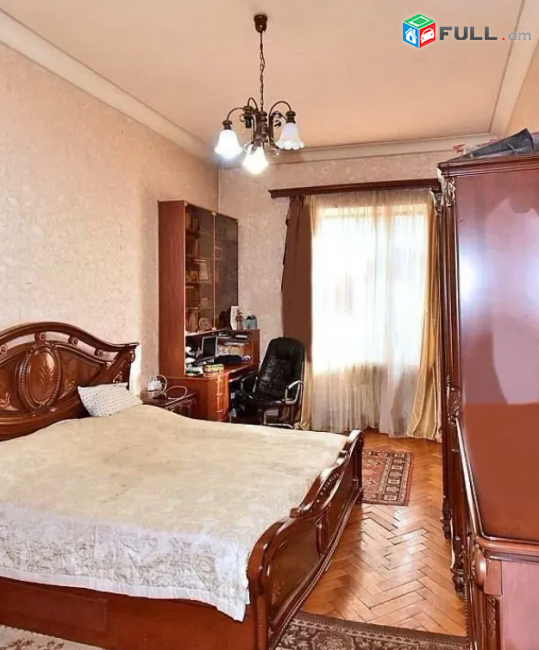 3 սենյականոց բնակարան Մոսկովյան փողոցում, 90 ք.մ., բարձր առաստաղներ, 3/6 հարկ, մասնակի վերանորոգում