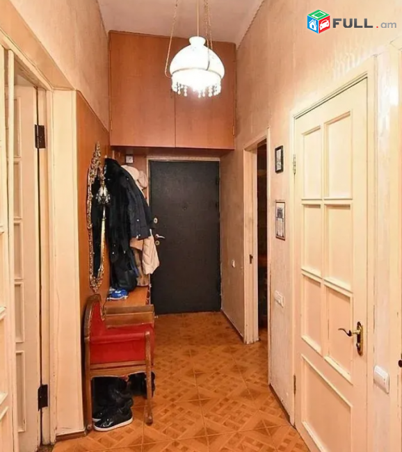 3 սենյականոց բնակարան Մոսկովյան փողոցում, 90 ք.մ., բարձր առաստաղներ, 3/6 հարկ, մասնակի վերանորոգում