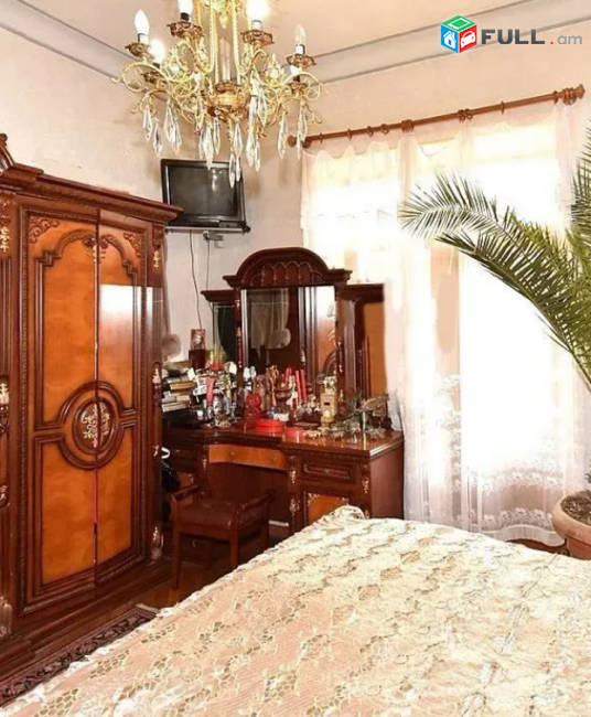 3 սենյականոց բնակարան Մոսկովյան փողոցում, 90 ք.մ., բարձր առաստաղներ, 3/6 հարկ, մասնակի վերանորոգում