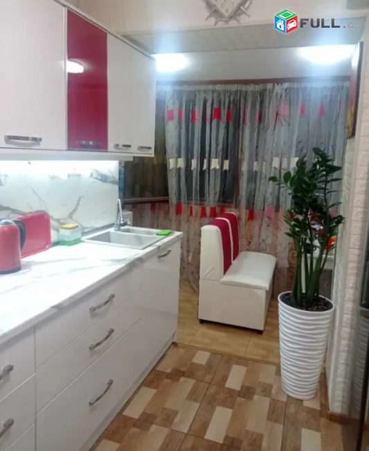 3 սենյականոց բնակարան Կոմիտասի պողոտայում, 85 քմ, 3/5 հարկ, կապիտալ վերանորոգված, քարե շենք