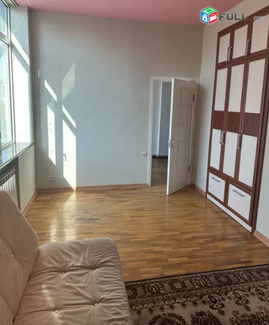 Ամիրյան փողոցում, 105 քմ, բարձր առաստաղներ, 