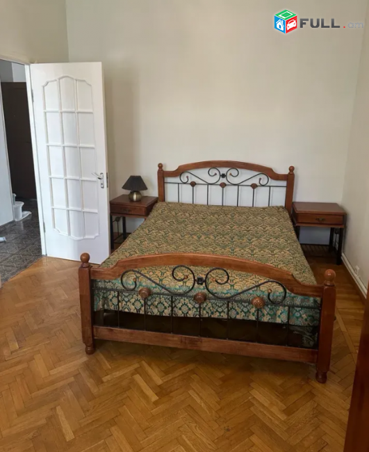 Ամիրյան փողոցում, 105 քմ, բարձր առաստաղներ, 