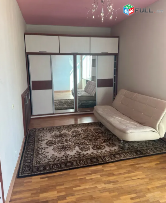 Ամիրյան փողոցում, 105 քմ, բարձր առաստաղներ, 