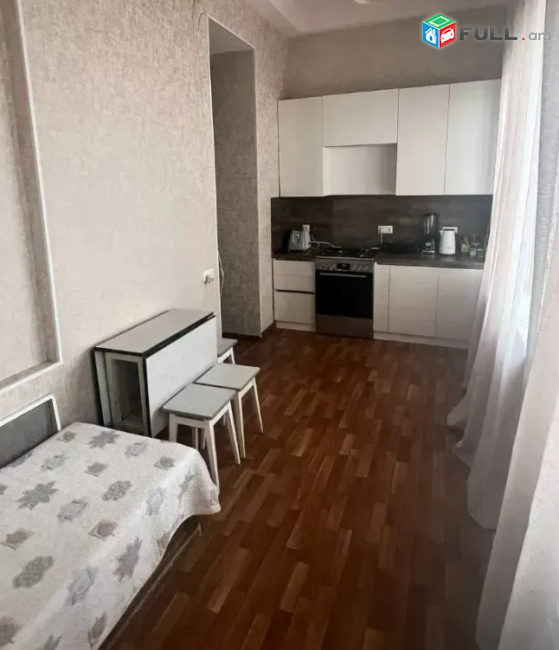 Ղազարոս Աղայան փողոցում, 75 քմ, բարձր առաստաղներ 4/4 