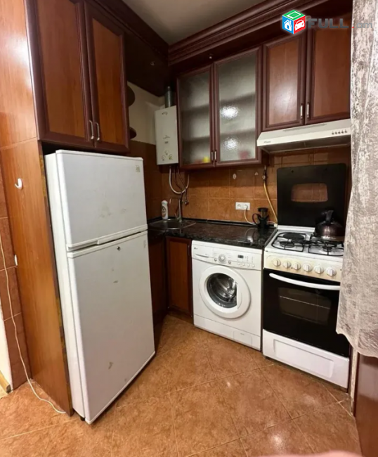 2 սենյականոց բնակարան, Վահրամ Փափազյան փողոցում, 41 քմ, 2/5 հարկ, կոսմետիկ վերանորոգում, քարե շենք
