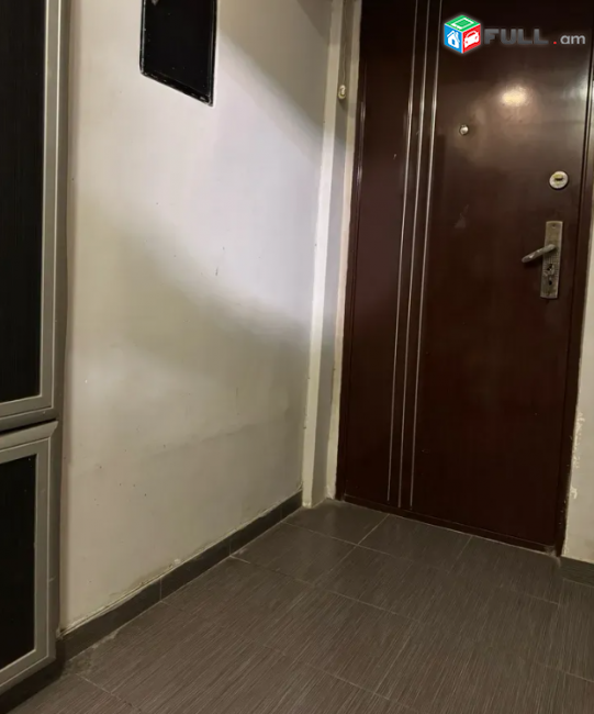Ռոստովյան փողոցում, 55 քմ, 1/5 հարկ, մասնակի վերանորոգում շտապ