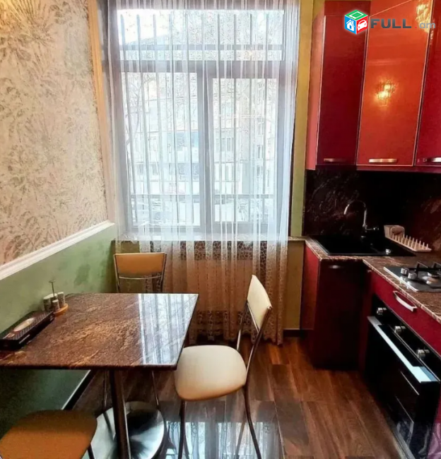 Մոսկովյան փողոց  50 ք.մ., 2/5 հարկ, բարձր առաստաղներ