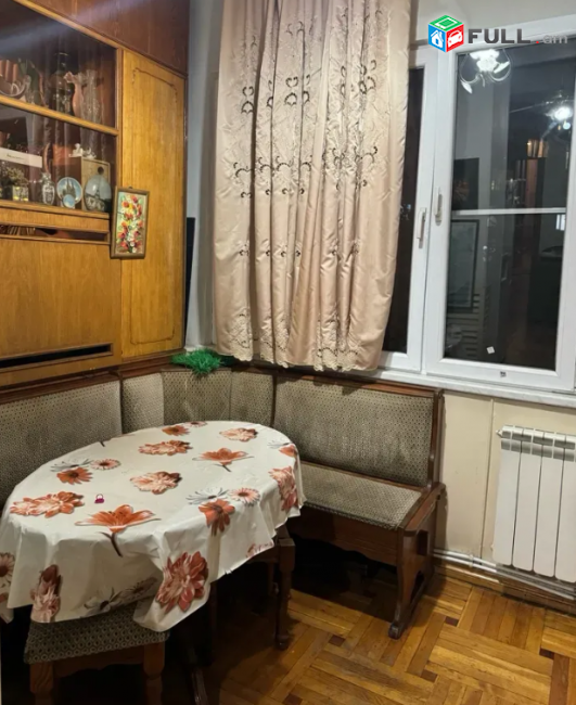 Սայաթ-Նովայի պողոտա  92 քմ, 3/5 հարկ 