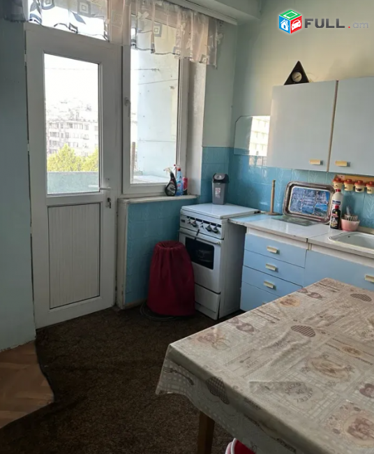 Սայաթ-Նովայի պողոտա, 49 քմ, 10/12 հարկ