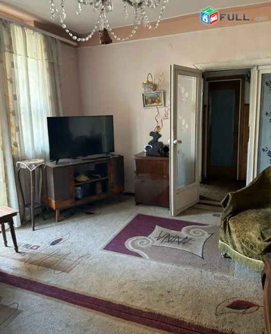 Սայաթ-Նովայի պողոտա, 49 քմ, 10/12 հարկ