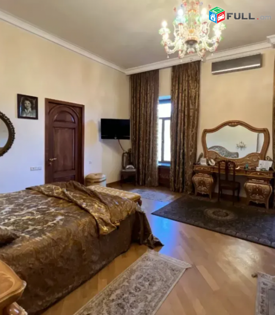 8 սենյականոց բնակարան Աբովյան փողոցում, 289 քմ, նախավերջին հարկ, 3+ սանհանգույց, բարձր առաստաղներ