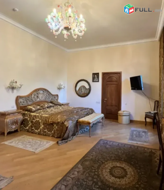 8 սենյականոց բնակարան Աբովյան փողոցում, 289 քմ, նախավերջին հարկ, 3+ սանհանգույց, բարձր առաստաղներ