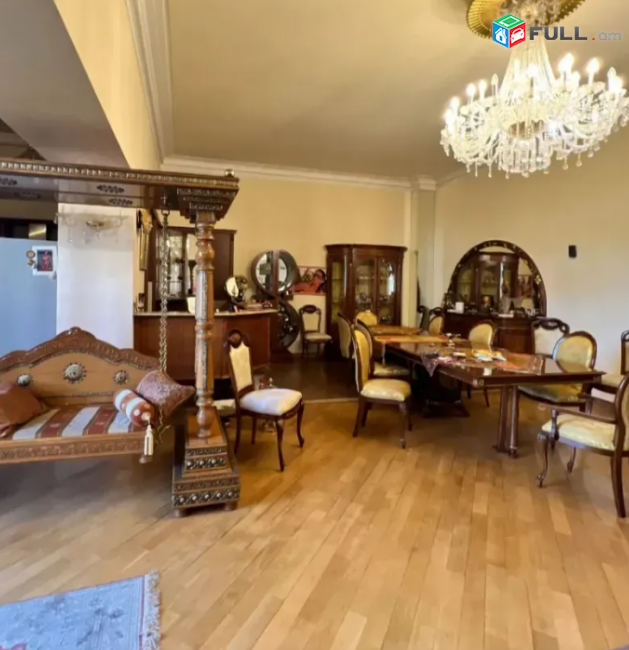 8 սենյականոց բնակարան Աբովյան փողոցում, 289 քմ, նախավերջին հարկ, 3+ սանհանգույց, բարձր առաստաղներ