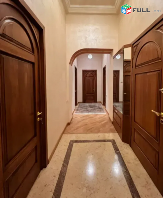 8 սենյականոց բնակարան Աբովյան փողոցում, 289 քմ, նախավերջին հարկ, 3+ սանհանգույց, բարձր առաստաղներ