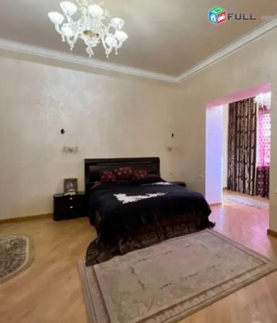 8 սենյականոց բնակարան Աբովյան փողոցում, 289 քմ, նախավերջին հարկ, 3+ սանհանգույց, բարձր առաստաղներ