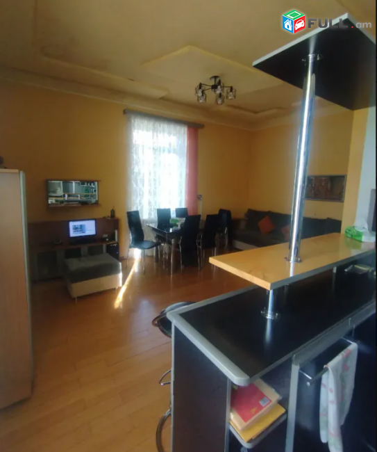 Թումանյան փողոցում, 78 քմ, բարձր առաստաղներ