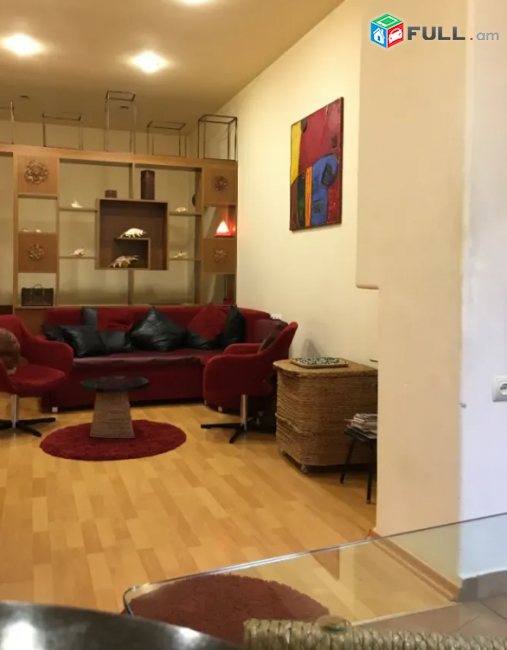  Մաշտոցի պողոտայում, 30 քմ, 1/4 հարկ, բարձր առաստաղներ, կապիտալ վերանորոգված -Բարձր առաջին հարկ (բելյէտաժ) : 