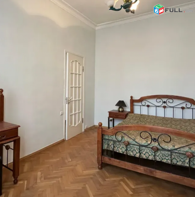 3 սենյականոց բնակարան Ամիրյան փողոցում, 105 քմ, բարձր առաստաղներ, եվրովերանորոգված, քարե շենք