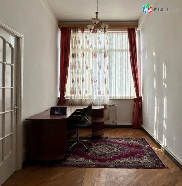 3 սենյականոց բնակարան Ամիրյան փողոցում, 105 քմ, բարձր առաստաղներ, եվրովերանորոգված, քարե շենք