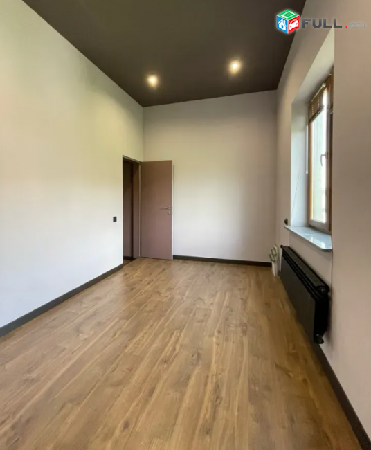3 սենյականոց բնակարան Մաշտոցի պողոտայում, 103 քմ, 2 սանհանգույց, բարձր առաստաղներ