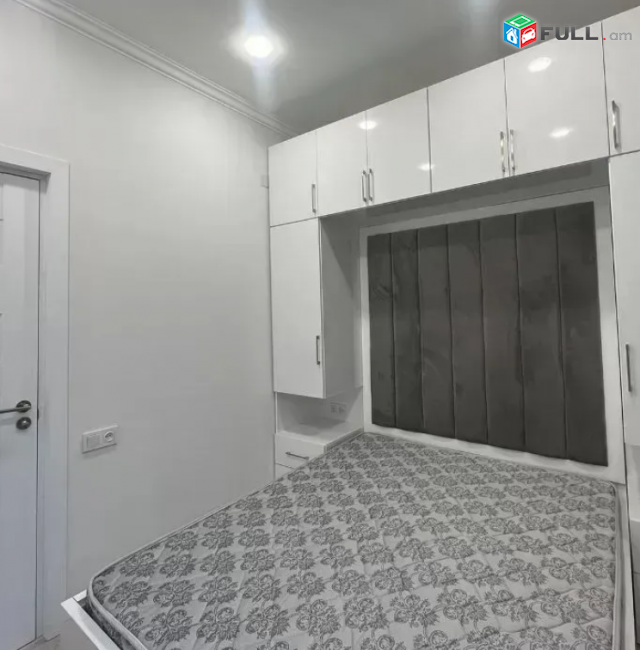 3 սենյականոց բնակարան նորակառույց շենքում Հանրապետության փողոցում, 55 քմ, նախավերջին հարկ