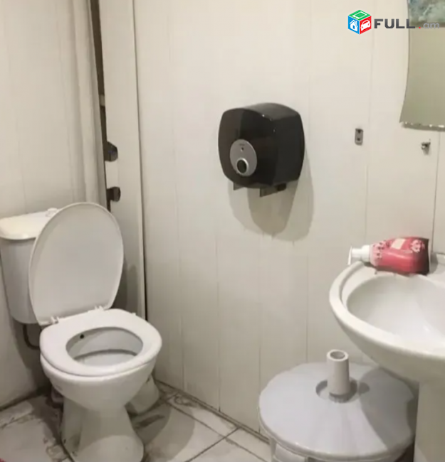 Չարենցի փողոցում, 80 քմ քարե շենք