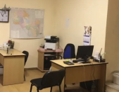 Չարենցի փողոցում, 80 քմ քարե շենք