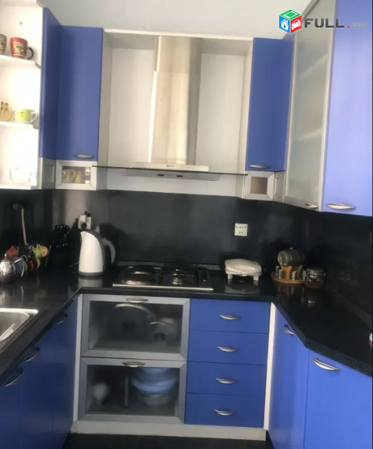 3 սենյականոց բնակարան Վարդանանց փողոցում, 90 քմ, 2/4 հարկ, բարձր առաստաղներ, կապիտալ վերանորոգված
