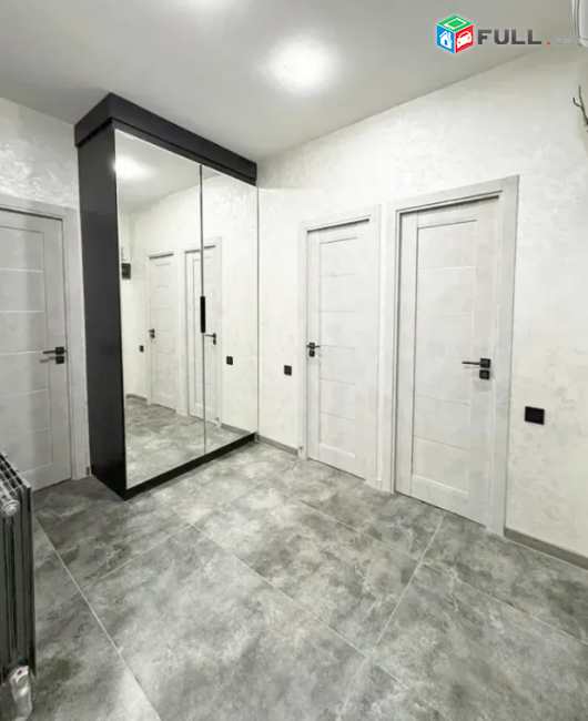 3 սենյականոց բնակարան, Սայաթ-Նովայի պողոտա, 80 քմ, դիզայներական ոճով վերանորոգված, քարե շենք