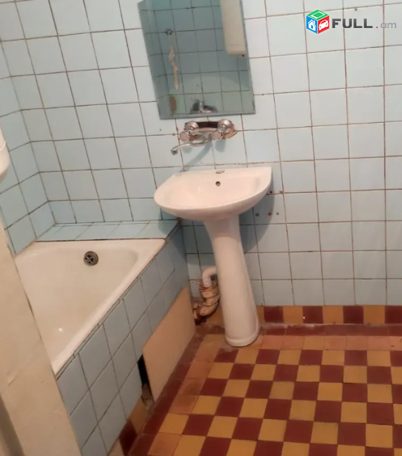 2 սենյականոց բնակարան Կոմիտասի պողոտայում, 52 քմ, մի քանի պատշգամբ, քարե շենք