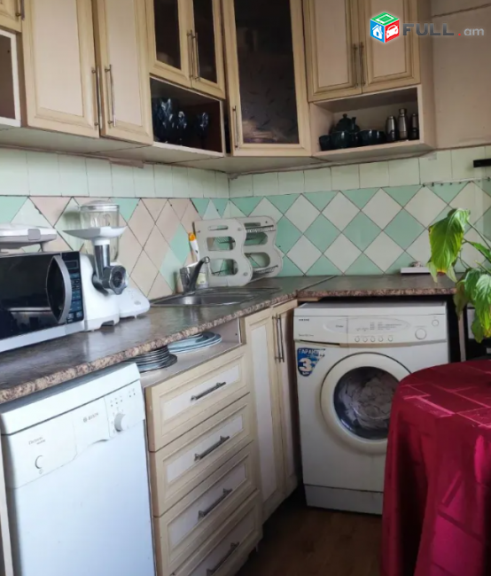 2 սենյականոց բնակարան Կոմիտասի պողոտայում, 52 քմ, մի քանի պատշգամբ, քարե շենք