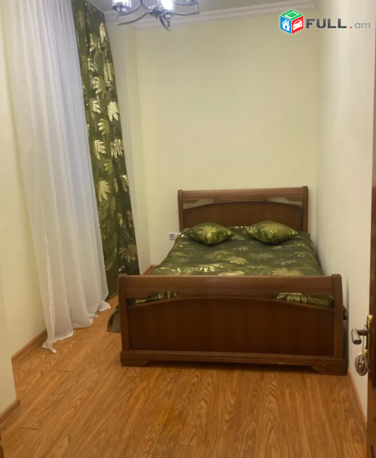 նորակառույց շենքում, Կենտրոնում,Ռոստոմի փողոց 78 քմ, 2/10 հարկ