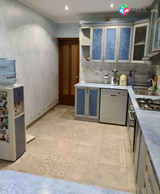 Արմեն Գուլակյան փողոց  116 քմ, 4/14 հարկ, կապիտալ վերանորոգված