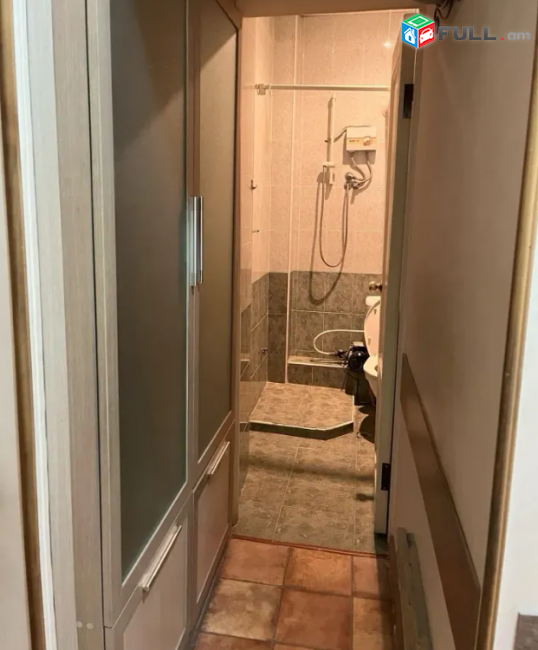 Կիևյան փողոցում, 34 քմ, նախավերջին հարկ, բարձր առաստաղներ