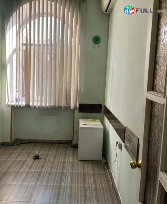 Կիևյան փողոցում, 34 քմ, նախավերջին հարկ, բարձր առաստաղներ