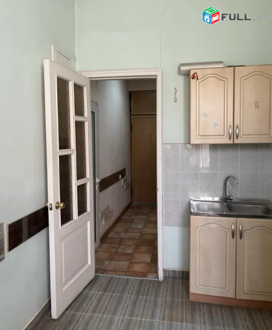 Կիևյան փողոցում, 34 քմ, նախավերջին հարկ, բարձր առաստաղներ