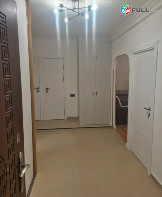 Վիկտոր Համբարձումյան փողոցում, 64 քմ, 1/8 հարկ, կապիտալ վերանորոգված, փաստացի 68 քմ դարձրած 3 սենյակ,  նկուղ 20 քմ