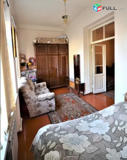4 սենյականոց բնակարան Մաշտոցի պողոտայում, 102 քմ, նախավերջին հարկ, 2 սանհանգույց