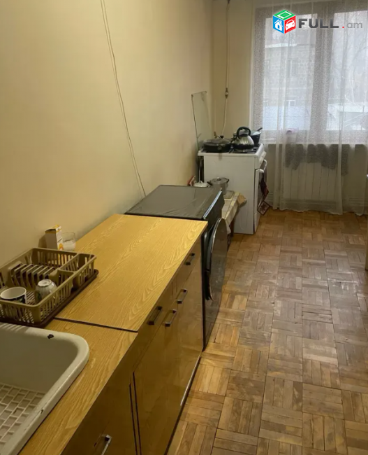 3 սենյականոց բնակարան, Կենտրոնում, 80 քմ, 2/14 հարկ, մասնակի վերանորոգում