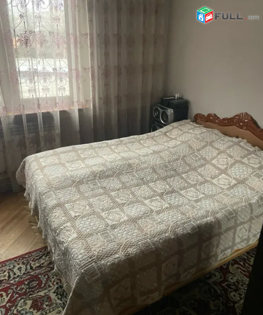 3 սենյականոց բնակարան, Կենտրոնում, 80 քմ, 2/14 հարկ, մասնակի վերանորոգում