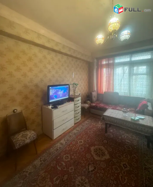 Նար-Դոսի փողոցում, 42 քմ, 7/10 հարկ 