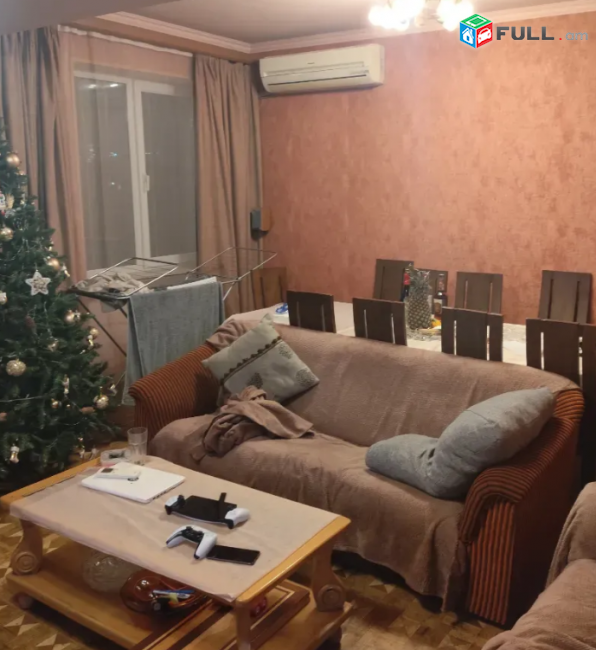 Պարոնյան փողոցում, 112 քմ, կապիտալ վերանորոգված 14/7 Հարկ 