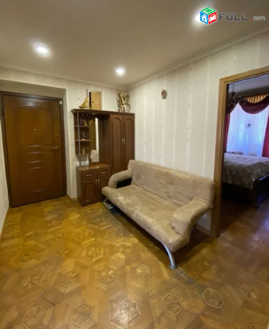 Նար-Դոսի փողոցում, 82 քմ, 6/9 հարկ