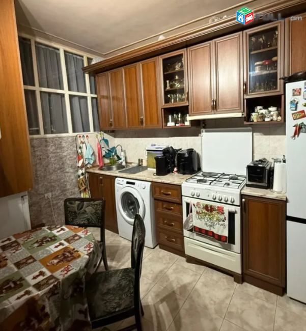 Նար-Դոսի փողոցում, 40 քմ, նախավերջին հարկ