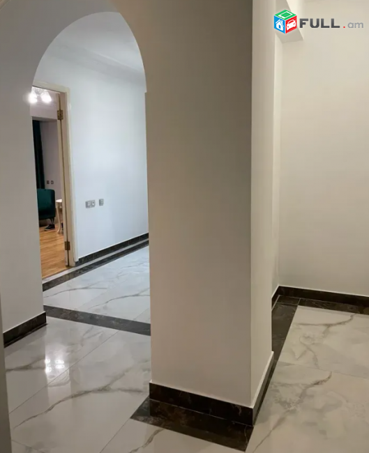 Կենտրոնում, 96 քմ, 2/14 հարկ, կապիտալ վերանորոգված